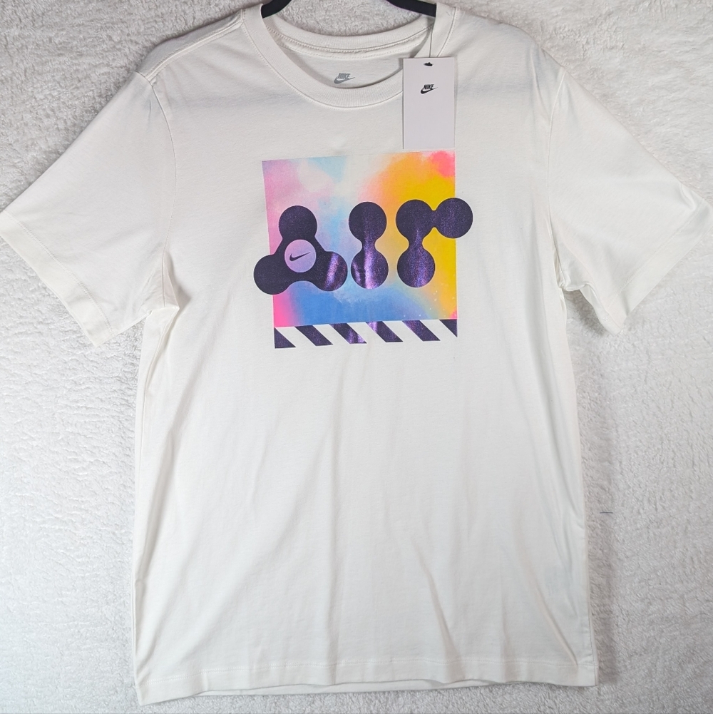 107-NWT Nike Multicolor Graphic Tee - Picture 2 of 6